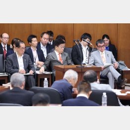 独断とゴリ押しのデジタル化（左から松本総務相、加藤厚労相、河野デジタル相の3大臣）／（Ｃ）日刊ゲンダイ