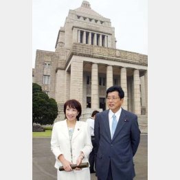 夫婦そろって政府の放出方針を厳しく批判していたはずでは…（夫の山本拓前衆院議員と）／（Ｃ）日刊ゲンダイ