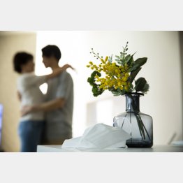 まずはスキンシップを…（Ｃ）PIXTA