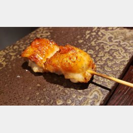 皮はバリッ、中はジューシー（Ｃ）日刊ゲンダイ