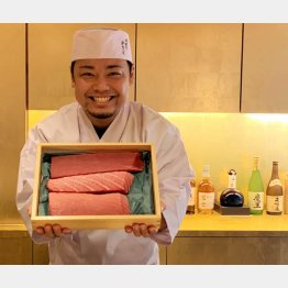 夜だけ寿司屋の大将に変身（「有楽町かきだ」で、撮影＝筆者）