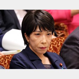 「大臣職と兼務は困難」と、何とも苦しい言い訳（高市早苗大臣）／（Ｃ）日刊ゲンダイ