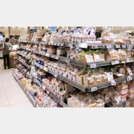 これだけ円安が進めば、輸入小麦の仕入れ価格下がろうが、「商品価格引き下げ」にはならない…（Ｃ）共同通信社