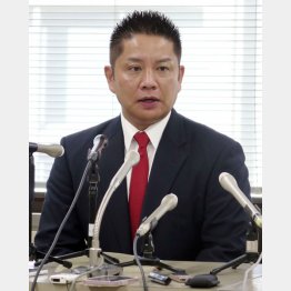 ムチャクチャの極み（会見する埼玉県議会自民党県議団の田村琢実団長）／（Ｃ）共同通信社