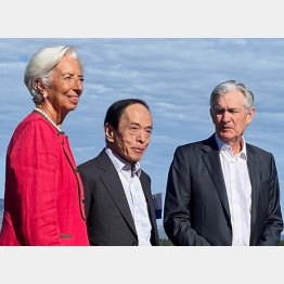 日銀の物価見直しは上方修正か（右からパウエルFRB議長、日銀の植田和男総裁、ラガルド欧州中銀総裁）／（Ｃ）ロイター