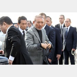 六代目山口組の通達の真意は…（司忍組長＝中央）／（Ｃ）日刊ゲンダイ