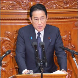 「一丁目一番地は経済だ」と声を張り上げたが…（衆院本会議で所信表明をおこなう岸田首相）／（Ｃ）日刊ゲンダイ