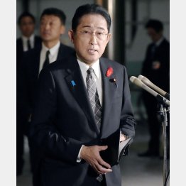 旧統一教会の解散命令請求について取材に応じる岸田首相（Ｃ）共同通信社