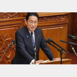なぜか薄笑い（所信演説の岸田首相＝23日、国会）／（Ｃ）日刊ゲンダイ