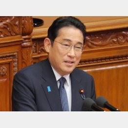 薄ら笑いで…（所信演説をする岸田首相）／（Ｃ）日刊ゲンダイ