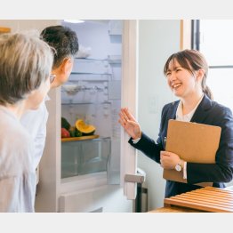 今は少しでも安く買い物をしたい…（Ｃ）PIXTA