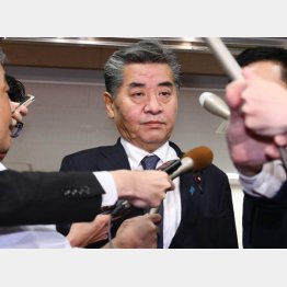 税金滞納議員が税金の徴収をつかさどる要職にいたとは…（更迭された神田憲次財務副大臣）／（Ｃ）共同通信社