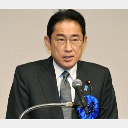 本質は軍事費倍増で北朝鮮を利用（「全拉致被害者即時一括帰国を求める国民大集会」であいさつをする岸田首相）／（Ｃ）日刊ゲンダイ