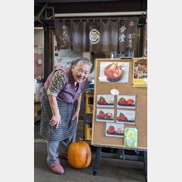 看板メニューはボリュームたっぷりの海鮮丼（「大乃家」の大野安枝さん））／（Ｃ）日刊ゲンダイ