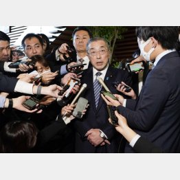 言うに事欠いて（鈴木淳司前総務相）／（Ｃ）共同通信社