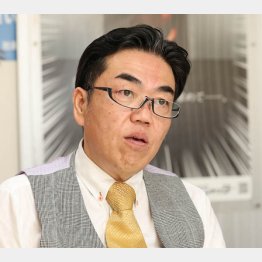 横引シャッターの市川慎次郎社長（Ｃ）日刊ゲンダイ