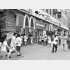 万博アメリカ館のファストフードが大ヒット。翌年1971年には東京・銀座三越店内に日本マクドナルドの1号店が開店（Ｃ）共同通信社