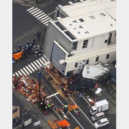 目を覆いたくなる惨状（石川県輪島市のビル倒壊現場）／（Ｃ）共同通信社