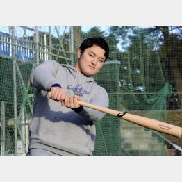 昨年末にポーズをとる花巻東の佐々木麟太郎（Ｃ）共同通信社