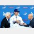 大谷の経済効果にドジャースのウォルター・オーナー（左）も笑いが止まらない（右は、スタン・カステン球団社長）／（Ｃ）ロイター