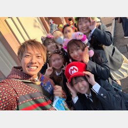 街ゆく美女とパシャリ（本人提供）