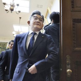 知らぬ存ぜぬ（衆院政倫審を終え、引き揚げる二階派事務総長の武田良太元総務相）／（代表撮影）