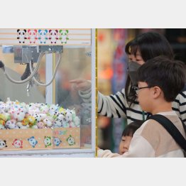 子どもたちはみんな大好き！（Ｃ）日刊ゲンダイ