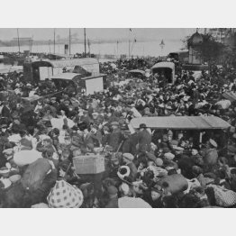 第1次世界大戦当時、オランダへと非難するベルギー国民（Ｃ）World History Archive／ニューズコム／共同通信イメージズ