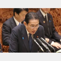 狙いは「早期幕引き」（参院予算委に臨む岸田首相＝25日午前）／（Ｃ）日刊ゲンダイ