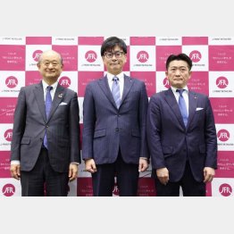 左からJフロントリテイリングの好本逹也社長、小野圭一次期社長、大丸松坂屋百貨店の宗森耕二次期社長（Ｃ）日刊工業新聞／共同通信イメージズ