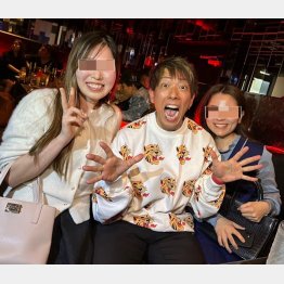 クラブにて（本人提供）