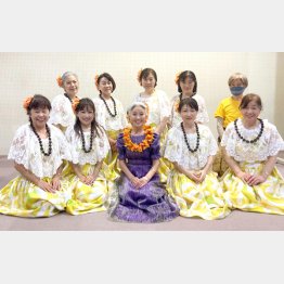 フラダンスの教室を3つもつ田中さん（提供写真）