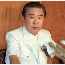 半袖スーツの省エネルックが印象的な羽田孜首相（1994＝平成6＝年8月）／（Ｃ）共同通信社