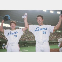 垣内哲也（左は松坂大輔）／（Ｃ）共同通信社