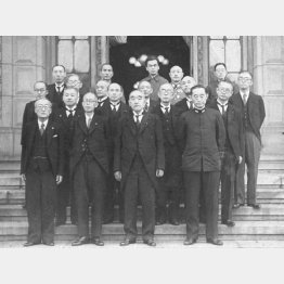 鈴木貫太郎内閣（1945＝昭和20＝年6月9日撮影、首相官邸）／（Ｃ）共同通信社