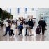 仁川国際空港を歩く旅行者（Ｃ）ロイター