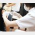 ワクチン接種を受ける女性（Ｃ）共同通信社