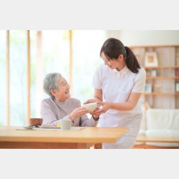 「聞こえ」の低下はコミュニケーション能力の低下につながる