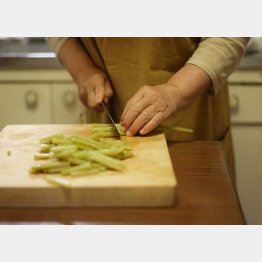 料理は活動量を高める上でも非常にいい（Ｃ）iStock