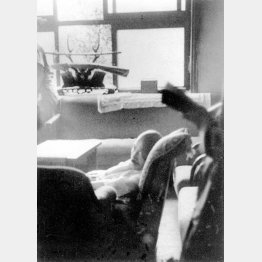 自決直後の東条英機元首相（1945＝昭和20＝年9月11日）／（Ｃ）共同通信社