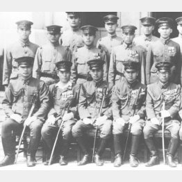 大本営参謀本部2課の記念写真＝1943年（前列中央は瀬島隆三）／（Ｃ）共同通信社