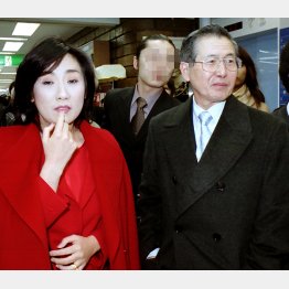 アルベルト・フジモリ氏（右、2024年9月11日死去、享年86）。左はフジモリ氏と結婚した片岡郁美氏（Ｃ）日刊ゲンダイ