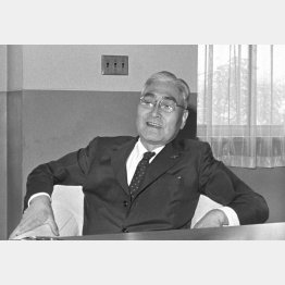 その後、外務事務次官になった奥村勝蔵は万博政府代表として会見=1966（昭和41）年9月22日（Ｃ）共同通信社
