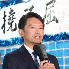 偽情報が入り込み、異常拡散状態で、デマを扇動する者もおり…（Ｃ）日刊ゲンダイ