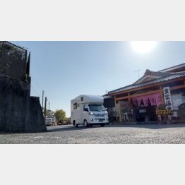 お湯も食事も最高です！（YouTube「梅チャンネル」より）