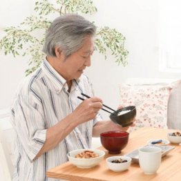 食事抜きは動脈硬化を進め、老化や死亡リスクを高める