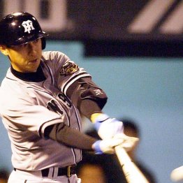 2005年、アウトコースを強引に本塁打する筆者（Ｃ）日刊ゲンダイ