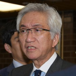 看板を付け替えても…（Ｃ）日刊ゲンダイ