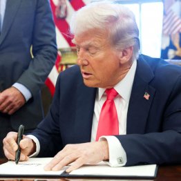 ちゃぶ台返し（Ｃ）ロイター