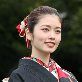 小芝風花（Ｃ）日刊ゲンダイ